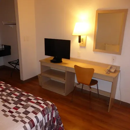Econo Lodge-2